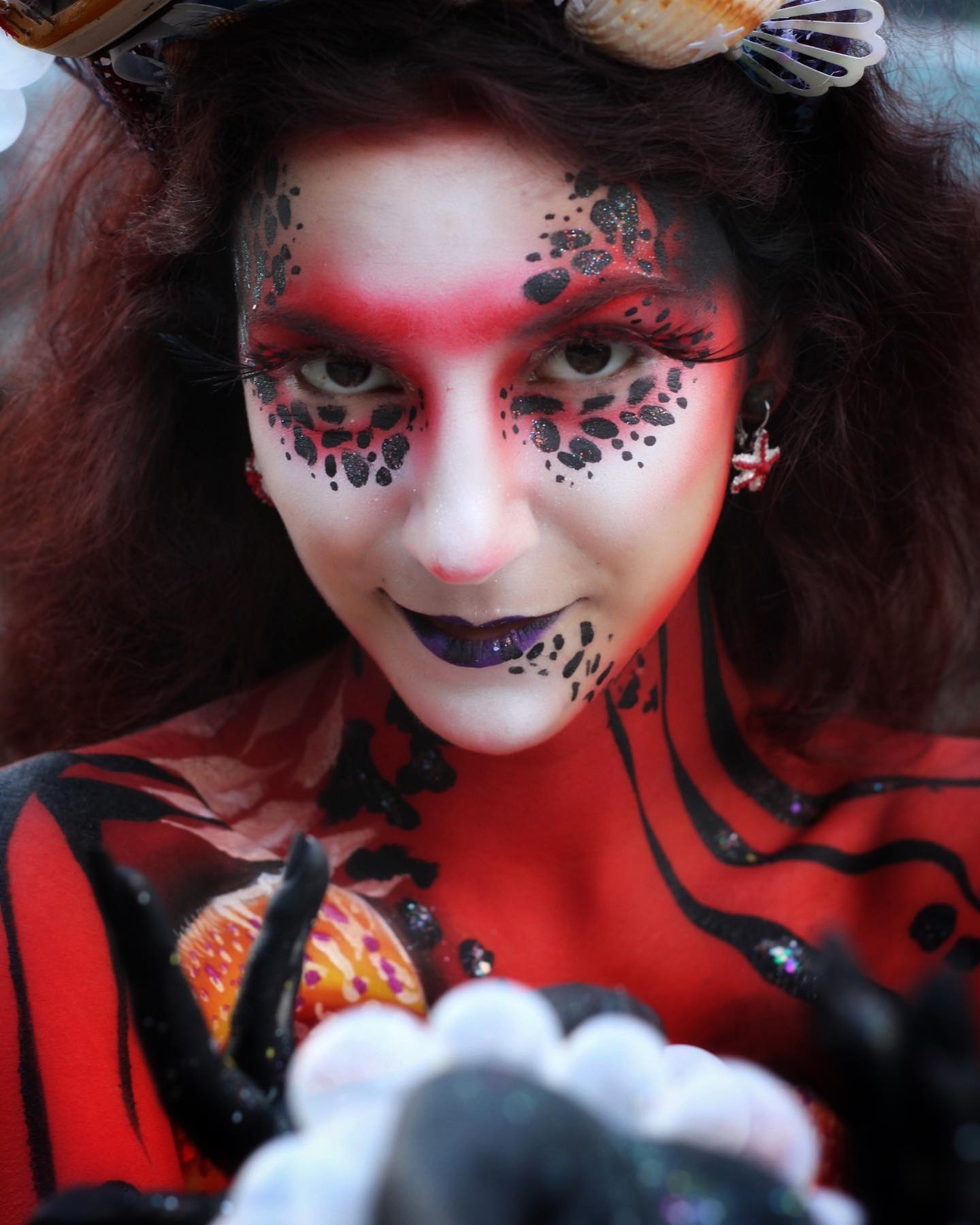 Body painting artistico rosso e nero