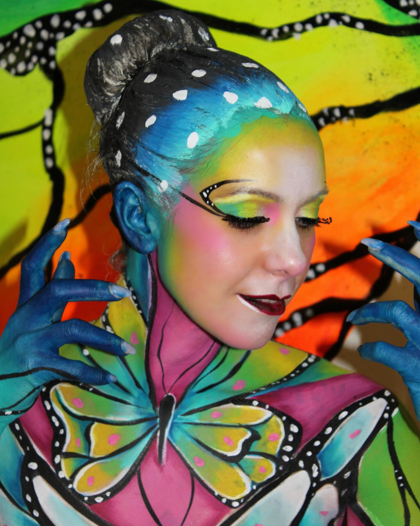 Body painting artistico farfalla colorata